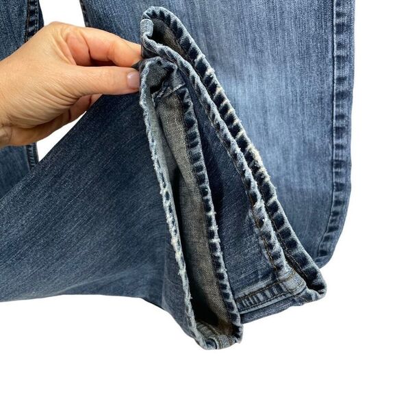 Wrangler Jeans Co. Blue Whisker Faded Cotton Relaxed Straight Jeans Size 32 X 32 - Picture 3 of 11